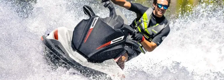Kawasaki Jet Ski STX 160X : puissance, confort et contrôle sur l’eau