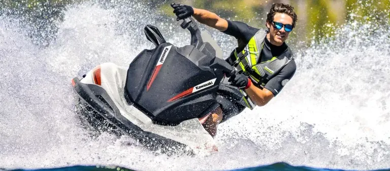 Kawasaki Jet Ski STX 160X : puissance, confort et contrôle sur l’eau