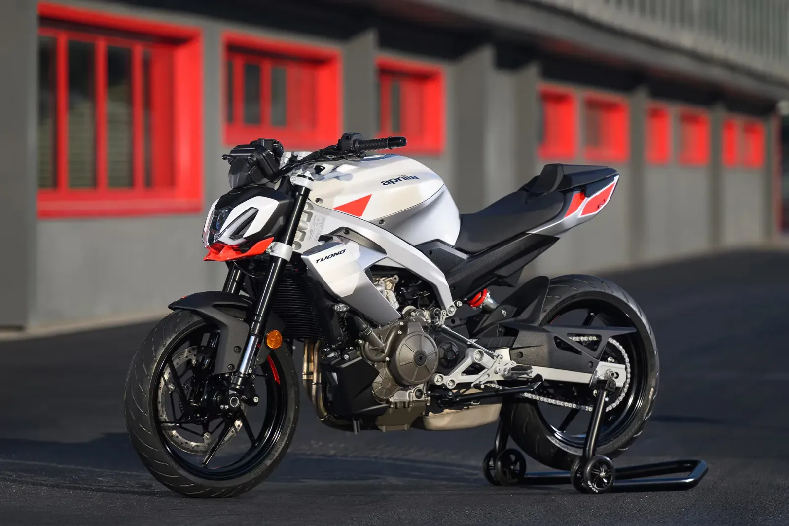Aprilia Tuono 457 5