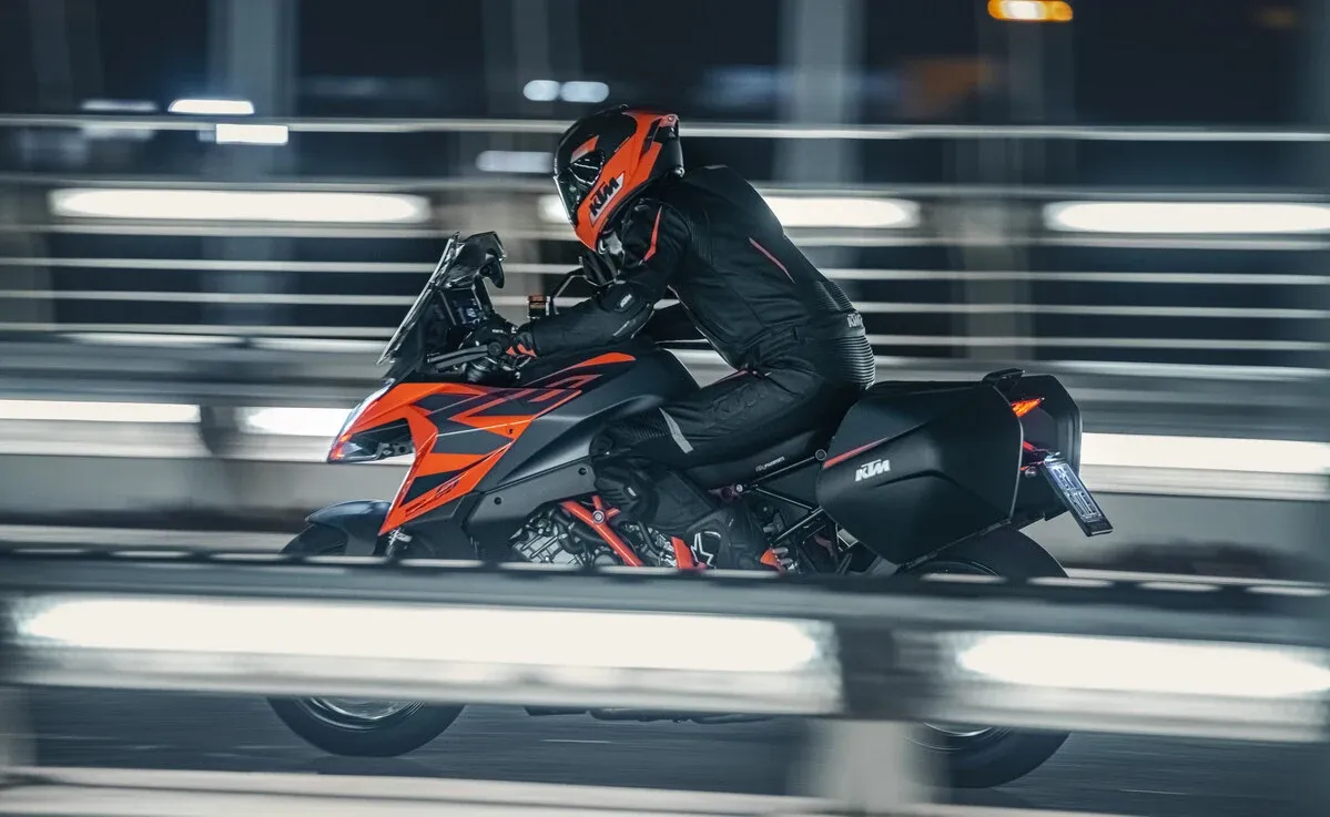 KTM 1290 Super Duke GT 2