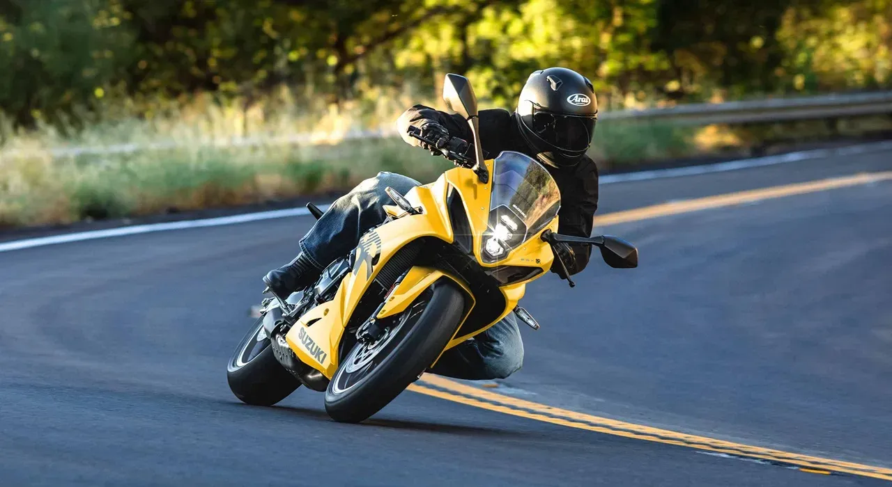 Suzuki GSX-8R 4