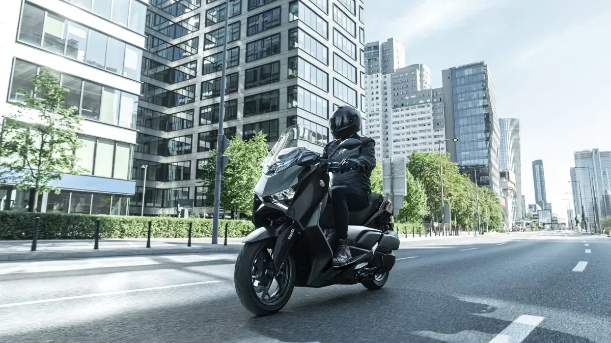Yamaha XMAX 300 2