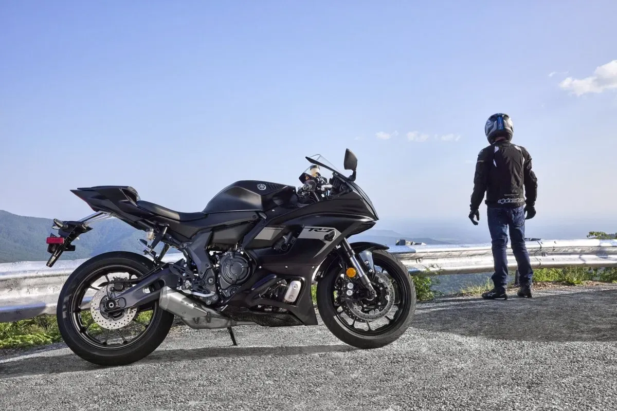 Yamaha R7 6