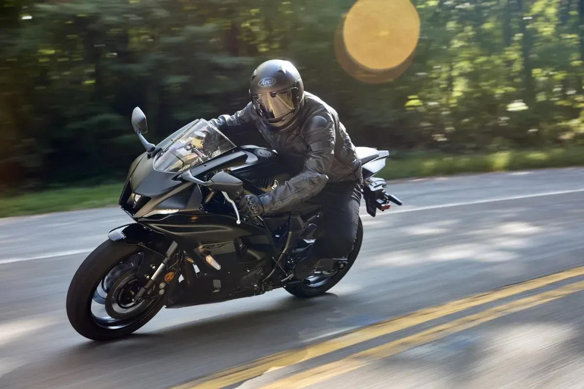 Yamaha R7 5