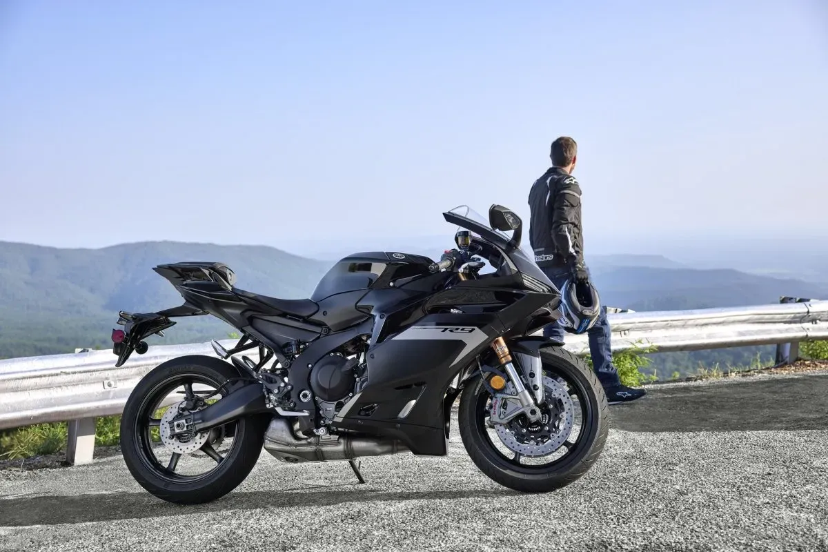 Yamaha R9 3